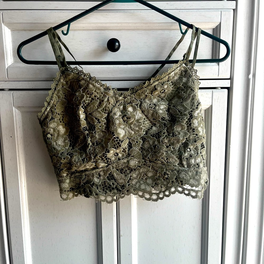 The buckle crop lace top. Size L
